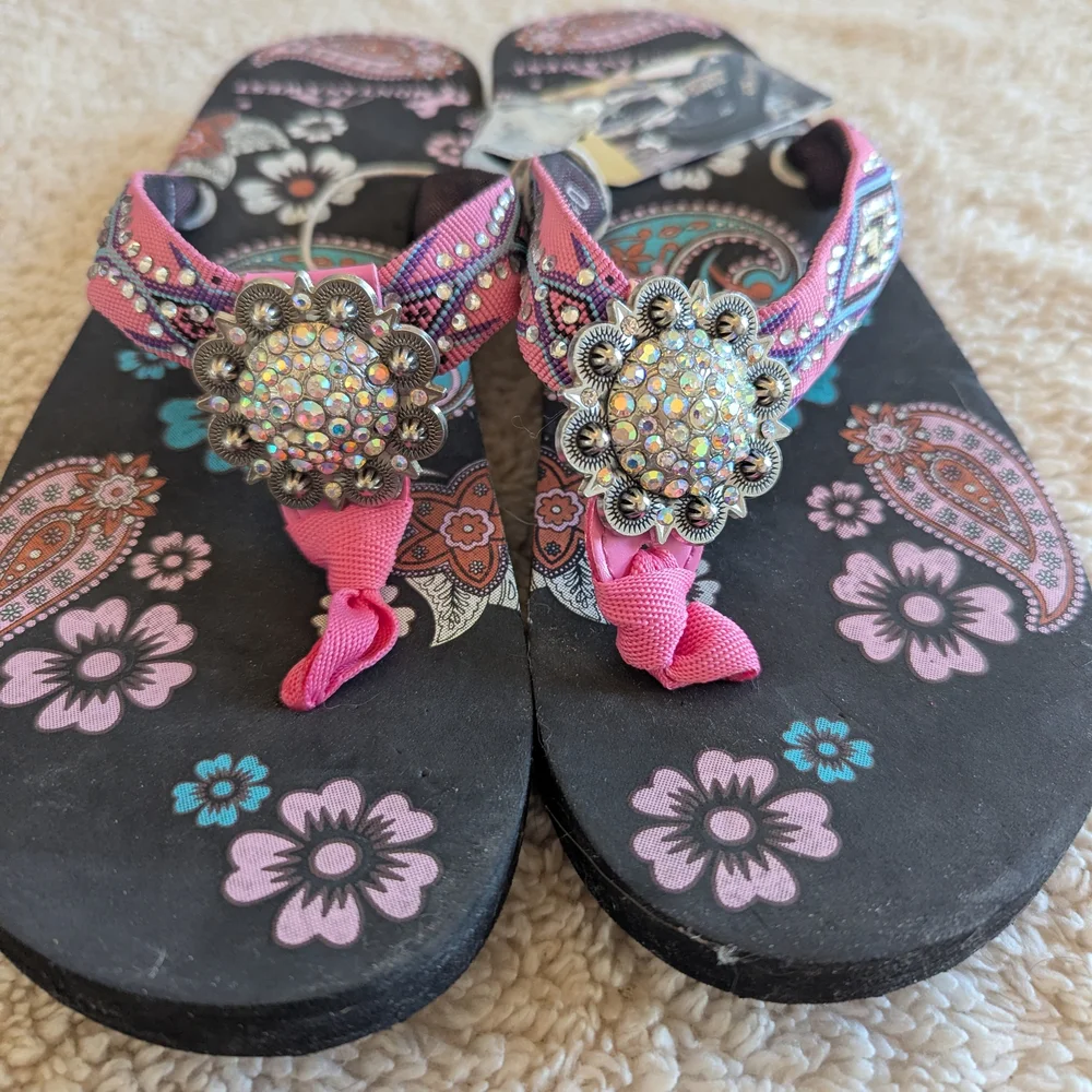 Montana West Embroidered Flip Flops in Black with Pink Accents Size 10 - Picture 3 of 8